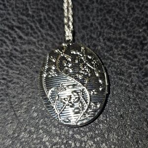 Elegant Silver Pendant Necklace. Pendent Opens.